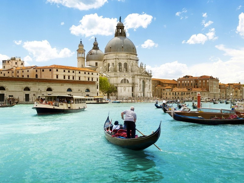 Venice Romantic Getaway to Celebrate First Anniversary