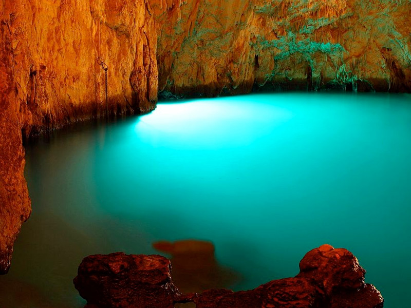 Boat Tour amidst Grotta Dello Smeraldo Cave in Amalfi Coast, Italy